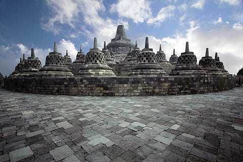 temple du cambodge, Indonésie, borobudur, java central, Java, religion, lieu de culte, spiritualité, croyance, architecture, ciel, structure construite, l'histoire, ancien, Destinations de voyage, le passé, extérieur du bâtiment, nuage - ciel, Voyage, tourisme, bâtiment, la civilisation ancienne, la nature, personne, matériau de pierre, en plein air, archéologie, 2K, CC0, domaine public, libre de droits