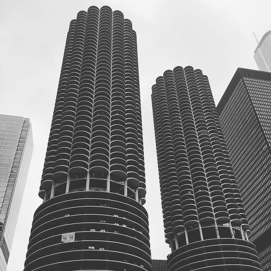 baix, fotografia d'angle, de gran alçada, edificis, dos, torres, edifici, arquitectura, torre, gratacels, façana, exterior, complex d’edificis, edifici d'oficines, skycraper, blanc i negre, casa, bresca, Chicago, estructura construïda, exterior de l'edifici, exterior d’edifici d’oficines, alta - alta, vista d’angle baix, ciutat, cel, oficina, modern, cap gent, destinacions de viatge, naturalesa, dia, districte financer, a l'aire lliure, paisatge urbà, 1080P