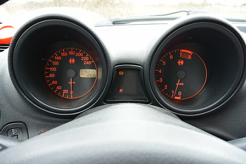 spidometras, tachometras, prietaisų skydelis, greitis, automobilis, alfa romeo, salonas, transporto priemonės interjeras, transporto būdas, transportavimas, automobilio interjeras, motorinė transporto priemonė, valdymo pultą, sausumos transporto priemonė, patalpose, Iš arti, numeris, kontrolė, nėra žmonių, vairas, kelionė, matuoklis, 4K, CC0, Viešasis domenas, nemokamai