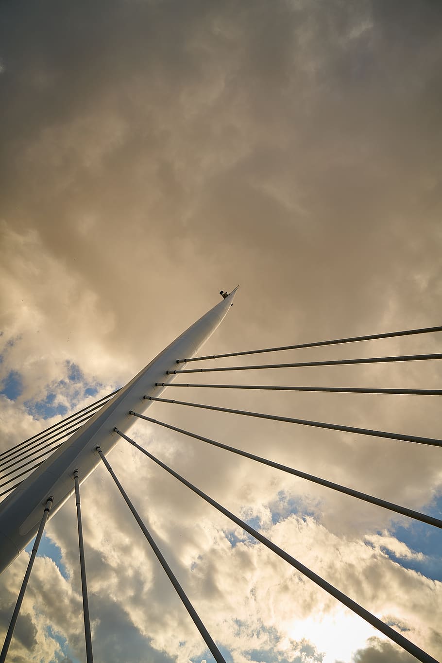 ponte, corda, daniel, ambientale, architettura, acciaio, struttura, alto, metallo, sfondo, grande, bellissimo, moderno, cielo, contemporaneo, all'aperto, nuvole, pace, costruzione, nuvola - cielo, Inquadratura dal basso, aereo, veicolo aereo, modo di trasporto, mezzi di trasporto, nessuno, natura, giorno, nuvoloso, tramonto, viaggio, cavo, in movimento, connessione, mezz'aria, 8K