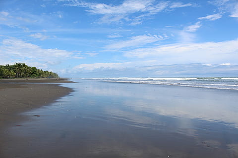 Beach, Reflection, Vacation, Summer, sky, water, blue, paradise, outdoor, sunny, scenic, relaxation, caribbean, sand, nature, tropical, sea, coastline, seaside, cloud - sky, beauty in nature, tranquility, scenics - nature, land, tranquil scene, day, no people, tree, non-urban scene, outdoors, idyllic, 1080P, CC0, public domain, royalty free