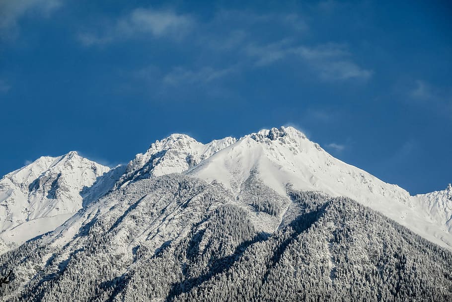 Gebirgsalp, Zirruswolken, Landschaftsfotografie, Schneeberg, Tag, Berg, Gipfel, schneebedeckt, Wolke, Winter, Schnee, kalte Temperatur, Szenen - Natur, Himmel, Schönheit in der Natur, wolke - himmel, Gebirge, schneebedeckter Berg, Natur, ruhige Szene, Blau, weiße Farbe, keine Leute, Umgebung, Ruhe, Nicht-städtische Szene, Nadelbaum, 1080P