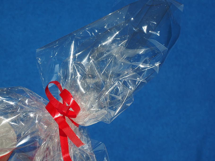 løkke, cellofan, emballage, pakke, gave bånd, cellulose, plast, cellophangriff, knitrende, glide, gennemsigtig, blå, jul, ferie, fest, natur, bedrift, himmel, rød, ingen mennesker, kold temperatur, skyfri himmel, dag, gave, vinter, indpakket, udendørs, farvet baggrund, studio skud, blå baggrund, jul ornament, 4K