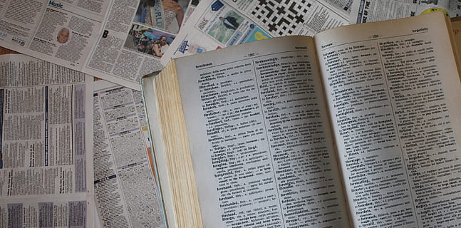 diccionario, fondo, encabezamiento, libro, bandera, texto, periódicos, Inglés, italiano, página, palabra impresa, información, leyendo, publicación, comunicación, papel, religión, nadie, adentro, creencia, abierto, espiritualidad, escritura occidental, literatura, de cerca, vista de alto ángulo, naturaleza muerta, pericia, guión, 5K, CC0, dominio público, libre de derechos