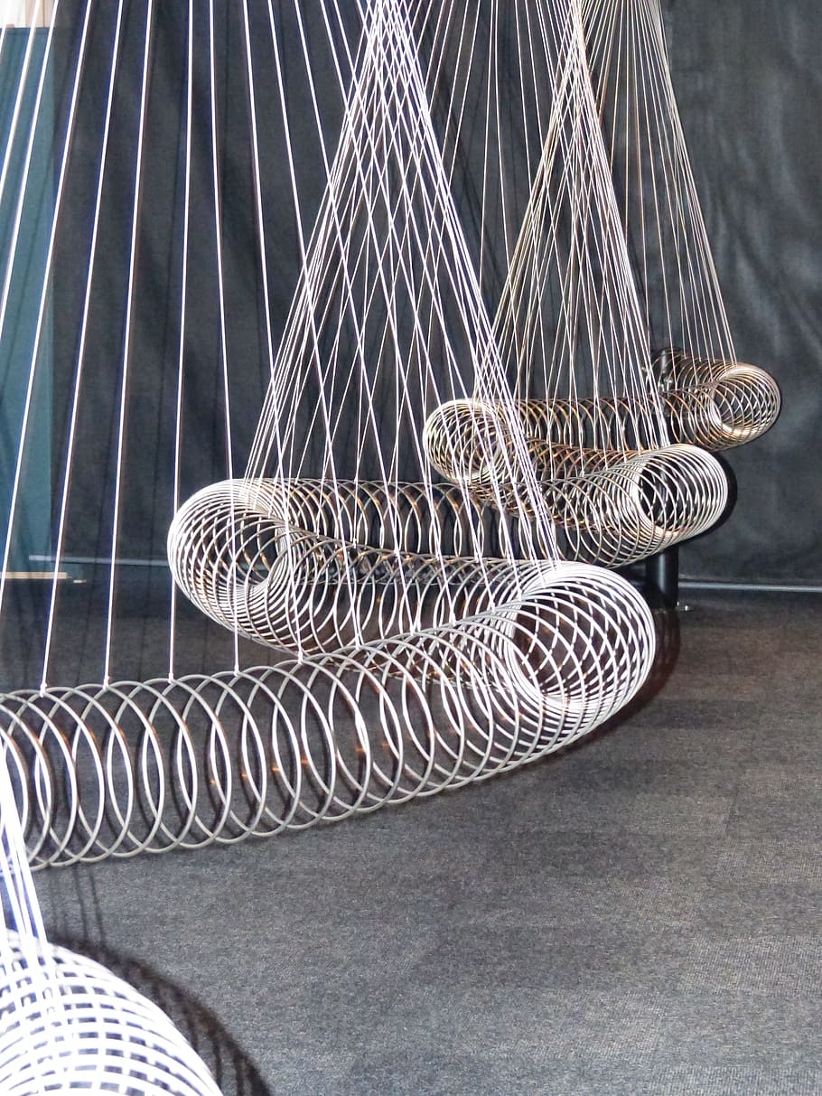 acer de plata, penjant, decoració, moviment, vibració, ploma, onada, experimentar, tecnologia, ciència, recerca, claredat, experiència, eix de molla, interès en recerca, pols, lw, ona estacionària, cap gent, metall, a l'interior, patró, art i artesania, dia, primer pla, natura morta, transport, buit, cistella, seient, taula, naturalesa, gàbia, disseny, vímet, sòls, color plata, roda, 4K