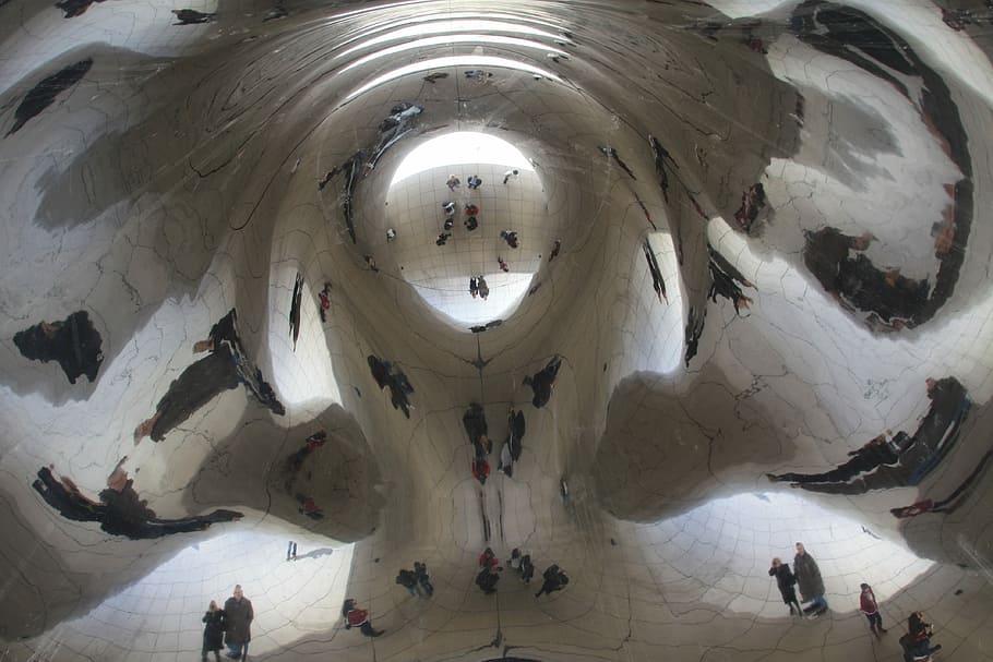 Spiegeln, Chicago Bean, Glanz, drinnen, Stehen, Flachwinkelansicht, die Architektur, Tag, Menschen, Gruppe von Leuten, echte Menschen, Menge, große gruppe von menschen, Männer, Lebensstile, High Angle View, Freizeitbeschäftigung, Erwachsene, Frau, gebaute Struktur, Tourismus, Religion, Gebäude, Reiseziele, Spiritualität, Reise, Decke, 4K