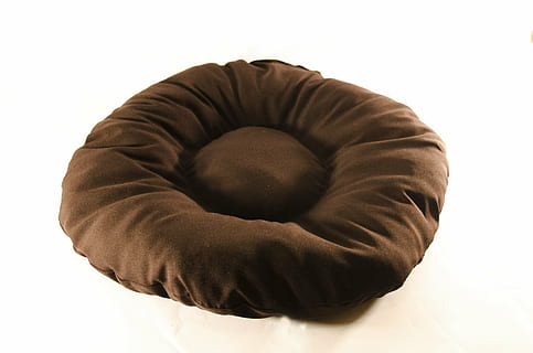 Kissen, Bronze-, Material, ausgeschnitten, Studioaufnahme, weißer Hintergrund, drinnen, Hand, Emotion, einzelnes Objekt, braun, menschliche Hand, Menschen, direkt darüber, Entspannung, Männer, negative Emotionen, menschliches Körperteil, gestalten, schwarze Farbe, gefaltet, Versuchung, Depression - Traurigkeit, 4K, CC0, gemeinfrei, lizenzfrei