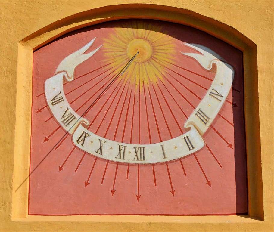 rellotge de sol, rellotge, temps indicatiu, temps, punter, temps de, sol corrent, sol, ombra, històricament, hores, comunicació, nombre, cap gent, text, forma geomètrica, dia, signe, material de fusta, cercle, forma, a l'interior, precisió, primer pla, art i artesania, Color blanc, símbol, representació, guió occidental, absència, 2K