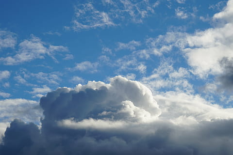 cumulus skyer, skyer, skyet himmel, natur, blå, vejr, luft, sky - himmel, dag, udendørs, baggrunde, himmel, sommer, klima, cloudscape, hvid, plads, fluffy, overskyet, skønhed i naturen, scenics - natur, hvid farve, ro, ingen mennesker, rolig scene, atmosfære, idyllisk, lav vinkel visning, sollys, meteorologi, blødhed, 5K, CC0, offentligt domæne, royaltyfrie