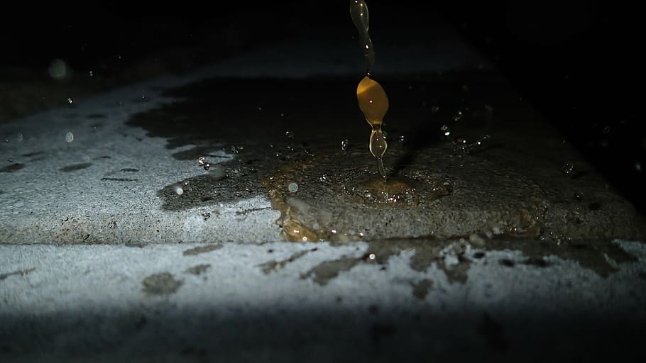 gotes, líquid, caient, splash, fluid, humit, cap gent, primer pla, a l'interior, aigua, tirar, enfocament selectiu, moviment, brutícia, naturalesa, esquitxades, groc, metall, abocament, desordenat, frescor, brut, indústria del metall, 4K