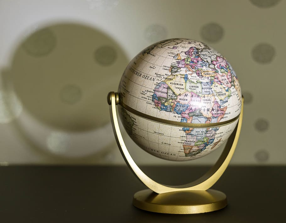 esfera, ombra, navegació, globus, continents, geografia, mapa, globus: objecte creat per l'home, planeta terra, a l'interior, mapa del Món, espai, planeta - espai, primer pla, cap gent, geografia física, taula, natura morta, exploració, educació, comunicació, forma, ciència, disseny, 4K
