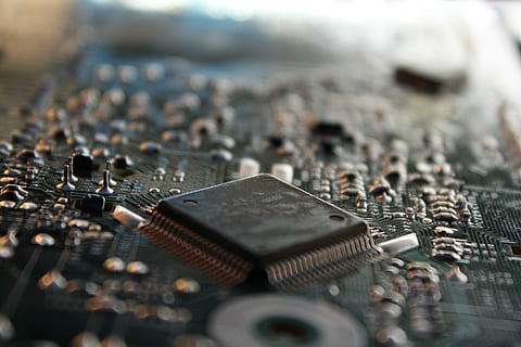 yakın çekim fotoğraf, entegre, devre, teknik, devre kartı, elektronik, eski, geri dönüşüm, işlemci, direnç, debriyaj, bozulma, isärplockad, açık, kapatmak, seçici odak, bilgisayar çipi, teknoloji, Elektronik endüstrisi, bilgisayar donanımı, anakart, bilgisayar, sanayi, insansız, içeriye, ekipman, bilgisayar bölümü, karmaşa, bağ, metal, elektrik bileşeni, makro, gün, elektrikli ekipman, 4K, CC0, kamu malı, telif ücretsiz