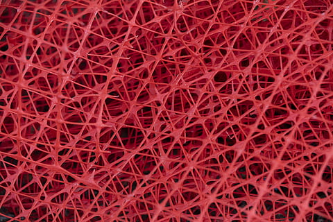 raudonas plastikinis žaislas, rožinė danga, tekstūra, plastmasinis, medžiaga, raudona, struktūrą, statybos, pasilikti, tvoros, pastatas, statyti, pavojus, oranžinė, įspėjimas, tvora, fonas, visą kadrą, nėra žmonių, Iš arti, modelį, tekstūruotas, Sportas, patalpose, santrauka, krepšinis - sportas, aukšto kampo vaizdas, menas ir amatai, žmogaus sukurtas objektas, kūrybiškumas, ryškios spalvos, žmogus padarė, žolė, dieną, susivėlęs, 8K, CC0, Viešasis domenas, nemokamai