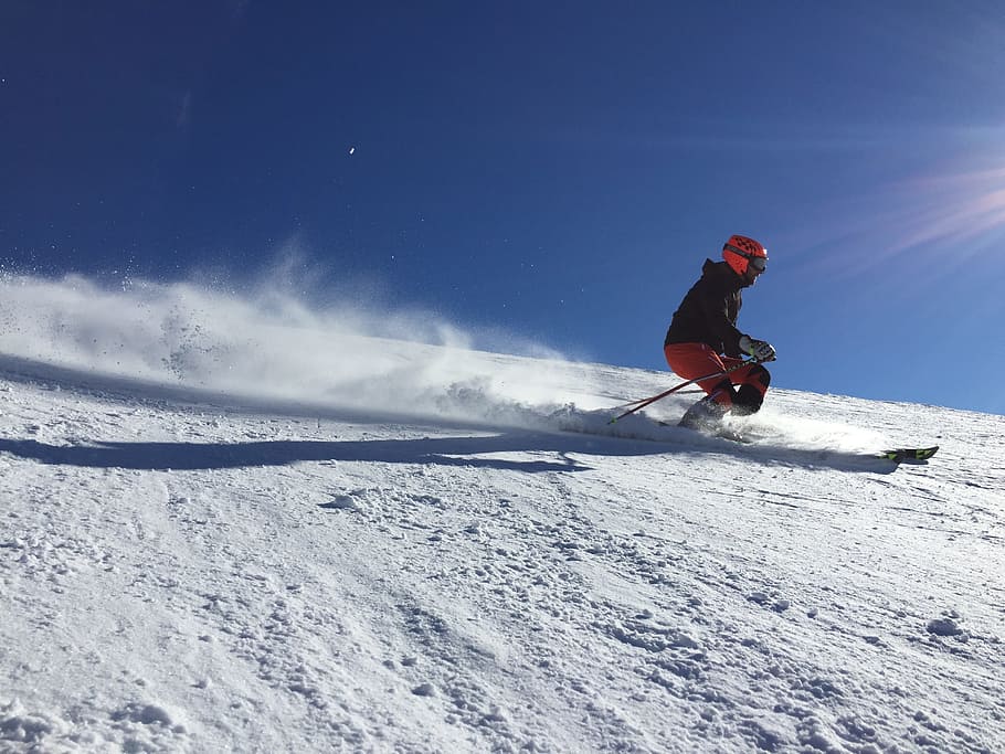 sciare, alpino, la neve, inverno, inverno, sport invernali, inverno, montagne, sci fuori pista, invernale, all'aperto, pista di decollo, pista da sci, alpinismo, area sciistica, nevoso, montagne alte, temperatura fredda, sport, una persona, attività di svago, montagna, avventura, vacanze, attrezzatura sportiva, sport estremi, viaggio, vacanza, lunghezza intera, movimento, natura, vitalità, abilità, catena montuosa, settimana bianca, Abbigliamento da sci, la libertà, 2K