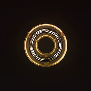 luminaria amarilla, ligero, circulo, forma, lámpara, iluminación, redondo, decoración, brillante, brillar, forma geometrica, foto de estudio, adentro, solo objeto, iluminado, fondo negro, nadie, color dorado, de cerca, copia espacio, tecnología, directamente debajo, música, equipo de iluminación, electricidad, oscuro, 1080P, CC0, dominio público, libre de derechos