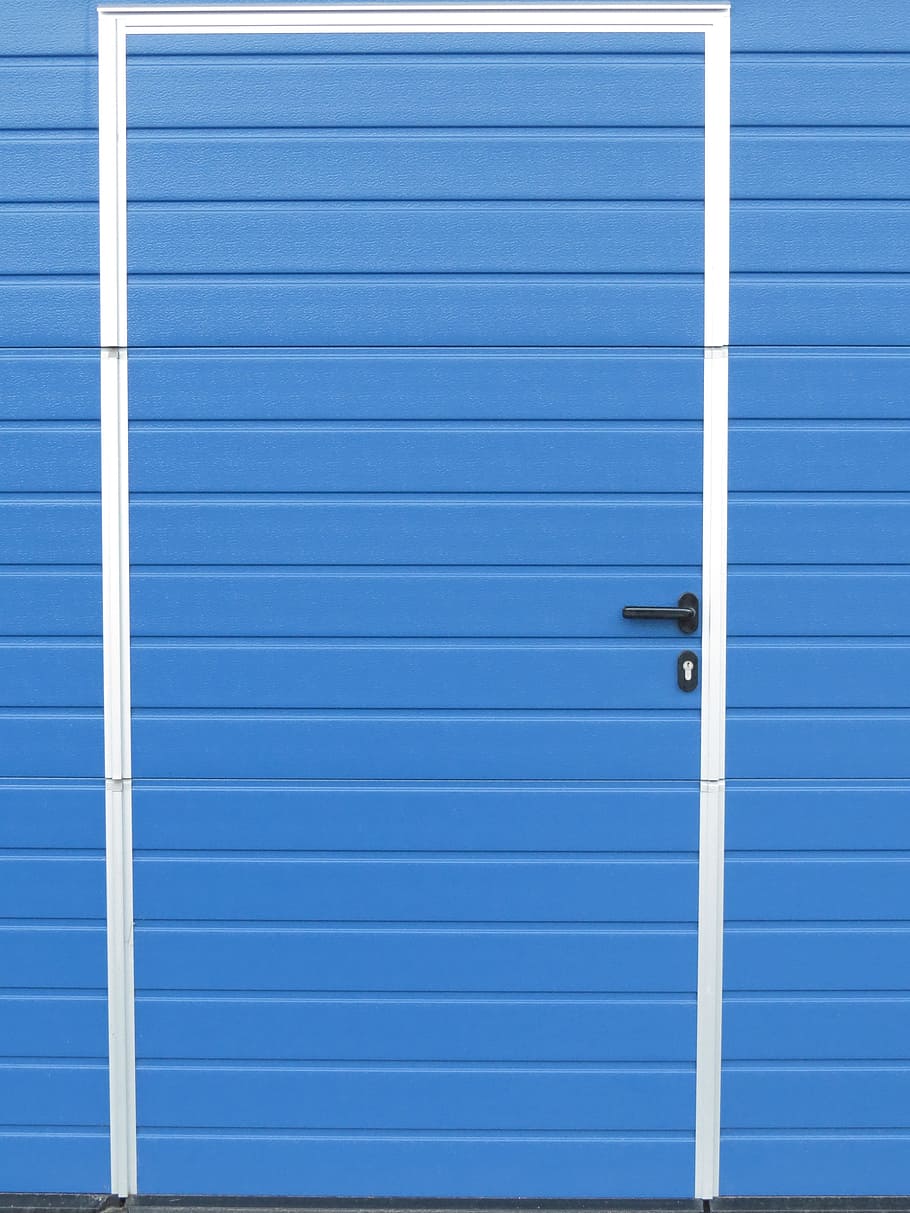 porta, full, blau, escala, refugi, blau, escala, porta d’entrada, porta metàl·lica, xapa ondulada, acabat de pintar, nou, color, brillant, blau clar, colorit, caseta de jardí, cabana de xapa, seguretat, tancat, obturador, protecció, bloqueig, cap gent, marc complet, patró, fons, estructura construïda, entrada, arquitectura, metall, dia, funció de construcció de parets, exterior de l'edifici, a l'aire lliure, textura, ferro, color plata, corrugat, garatge, 4K