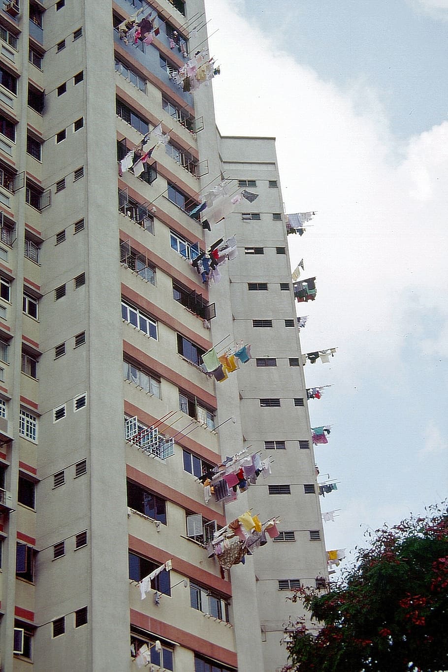 bugaderia, sec, gratacels, corda de roba, penjar, bugaderia seca, peces de vestir, asia, Singapur, exterior de l'edifici, arquitectura, estructura construïda, edifici, cel, ciutat, dia, vista d’angle baix, núvol - cel, naturalesa, arbre, cap gent, a l'aire lliure, balcó, barri residencial, planta, finestra, apartament, en fila, alt, 1080P
