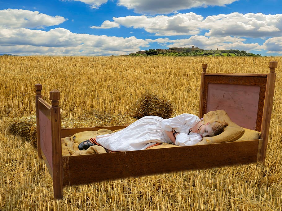 Frau, Verlegung, Bett, Rasenplatz, Kornfeld, schlafen, Gute Nacht, Nostalgie, Mädchen, Stroh, Kissen, müde, Mittelalter, Himmel, wolke - himmel, Gras, Pflanze, Feld, Natur, Land, Tag, keine Leute, Landschaft, Entspannung, ruhige Szene, Ruhe, ausruhen, hinlegen, Abwesenheit, draußen, Möbel, Sonnenlicht, 4K