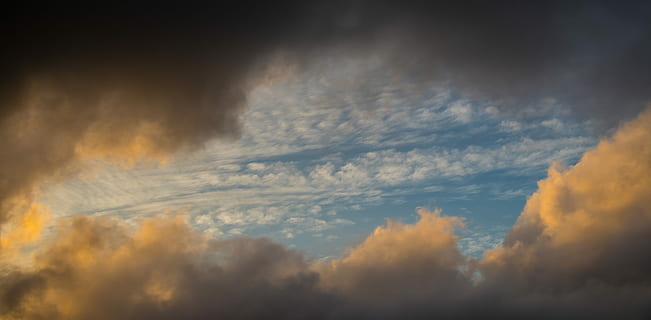 paisaje de nubes, cielo, gris, azul, blanco, rosado, nubes, clima, ventana, Australia, nube - cielo, cielo dramático, naturaleza, belleza en la naturaleza, tranquilidad, paisajes - naturaleza, tormenta, ambiente, nadie, nublado, puesta de sol, antecedentes, viento, vista de ángulo bajo, nube de tormenta, idílico, meteorología, al aire libre, oscuro, resumen, fondos abstractos, 4K, CC0, dominio público, libre de derechos