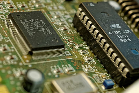 siru, elektroniikka, komponentti, makro, lauta, Sähkötekniikka, tekniikka, johtimet, piirilevy, piirit, tietojenkäsittely, tietokone Tiede, tietokonesiru, elektroniikkateollisuus, monimutkaisuus, tietokonelaitteisto, lähikuva, ala, ei ihmisiä, laitteet, valikoiva tarkennus, emolevy, tietokone, yhteys, tietokoneen osa, viestintä, äärimmäinen lähikuva, innovaatio, taustat, sisällä, prosessori, sähkökomponentti, sähkölaitteet, 2K, CC0, public domain, rojaltivapaa