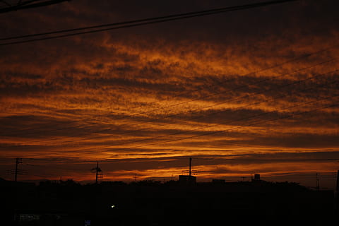 rig sky, solnedgang, tusmørke, himmel, sky - himmel, arkitektur, silhuet, bygget struktur, bygning udvendig, orange farve, ingen mennesker, natur, skønhed i naturen, dramatisk himmel, by, bygning, scenics - natur, idyllisk, udendørs, rejsemål, teknologi, bybilledet, Spir, 2K, CC0, offentligt domæne, royaltyfrie