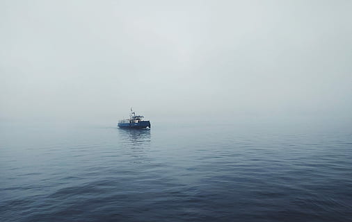 pilka, valtis, kūnas, vanduo, Vandens telkinys, jūros, laivas, transportavimas, pobūdį, dangus, rūkas, krantinė, ramybė, transporto būdas, nėra žmonių, buriavimas, grožis gamtoje, ramioje scenoje, kelionė, kopijavimo vietos, Debesuota, lauke, burlaivis, horizontas virš vandens, keleiviniai laivai, pramoginis laivas, 4K, CC0, Viešasis domenas, nemokamai