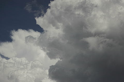 Wolke, Regen, Textur, abstrakt, Landschaft, Himmel, Wolken, hoch, Jahreszeit, Es liegt in der Luft, Luft, draussen, Hintergrund, wunderschönen, regnerisch, Winter, Sturm, Natur, Weiß, grau, dunkel, Herbst, Blau, Wetter, wolke - himmel, bedeckt, draußen, Wolkengebilde, Hintergründe, Klima, Schönheit in der Natur, Sturmwolke, Umgebung, Gewitter, keine Leute, Dramatischer Himmel, Szenen - Natur, bedrohlich, Wind, nass, Meteorologie, sintflutartiger Regen, Kraft in der Natur, abstrakte Hintergründe, 4K, CC0, gemeinfrei, lizenzfrei