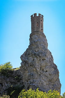 devin, torre, ruïnes, bastió, cel, arquitectura, cel clar, estructura construïda, el passat, història, vista d’angle baix, naturalesa, blau, dia, cap gent, sòlid, exterior de l'edifici, vell, a l'aire lliure, planta, llum solar, rock, antic, arruïnat, civilització antiga, 2K, CC0, domini públic, lliure de regalies