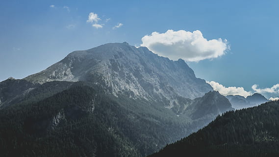 fjell landskap, dagtid, fjell og skog, fjell, Sky, himmel, tre, skog, fjellkjede, blå, clouds, canon, eventyr, oppdage, utforske, reise, reisefotografering, natur, miljø, skjønnhet i naturen, sky - himmel, naturskjønnhet - natur, landskap, fjelltopp, ro, anlegg, rolig scene, land, utendørs, dag, ingen folk, furutre, nåletre, fjellkanten, 5K, CC0, offentlig domene, opphavsrett gratis