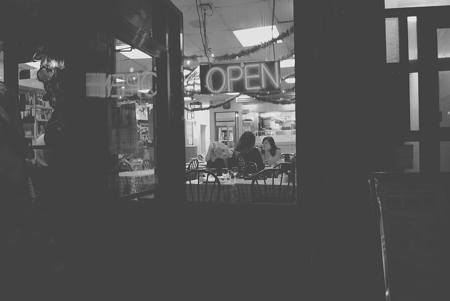 fără titlu, gri, scară, fotografie, Două, fete, ședință, scaune, cafenea, restaurant, deschis, fereastră, Intrare, alb-negru, oameni, zi, arhitectură, exteriorul clădirii, în aer liber, nici o persoana, oraș, construită, bărbați, oameni adevărați, grup de oameni, adult, femei, sticlă - material, transparent, stiluri de viață, Afaceri, magazin, permanent, 4K
