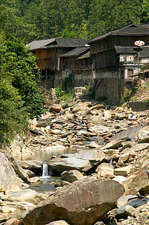 fiume, letto, alveo, Cina, asciutto, albero, struttura costruita, roccia, solido, architettura, acqua, pianta, roccia - oggetto, natura, esterno dell'edificio, giorno, costruzione, terra, nessuno, foresta, la tranquillità, scena non urbana, destinazioni di viaggio, all'aperto, acqua corrente, fluente, 2K, CC0, dominio pubblico, privo di copyright