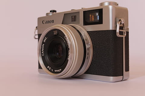kamera, bağbozumu, eski, lens, ekipman, fotoğrafçılık, klasik, yine, rulo filmi, eski moda, retro tarz, kamera - fotoğrafik donanımlar, fotoğrafçılık temaları, tek nesne, teknoloji, stüdyo çekimi, lens - optik alet, fotoğrafik donanım, içeriye, lens - göz, insansız, siyah renk, Antik, kesmek, kapatmak, arka, natürmort, dijital kamera, slr kamera, kişisel aksesuar, gümüş renkli, krom, deri, 1080P, CC0, kamu malı, telif ücretsiz