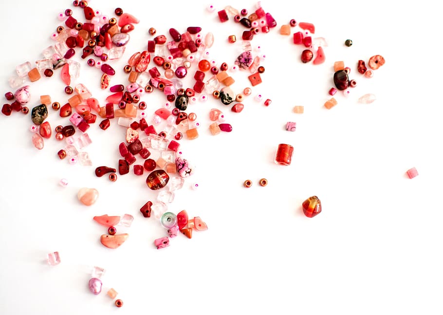 comptes de colors variats, superfície, comptes, blanc, fons, fons blanc, vermell, taronja, rosa, bordeus, joieria, puresa, celebració, contemporani, cultura, decoració, decoratiu, catòlic, cristià, tancar, eid, afable, festiu, festes, titular, Sant, islam, islàmic, kareem, llum, modern, musulmana, pacífica, pau, oració, mubarak, mes, masbaha, cap gent, tir de l'estudi, bellesa, primer pla, a l'interior, natura morta, vista d’angle alt, gran grup d'objectes, frescor, menjar i beguda, menjar, Color blanc, llavor, color rosa, menjar dolç, planta, directament a sobre, flor, còpia espai, temptació, berenar, 5K