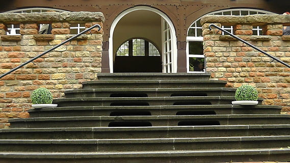 inngang, hjem, trapp, strukturer, gradvis, veksten, arkitektur, stein, stige, bygning, bue, bygget struktur, trapper og trapper, ingen folk, bygge eksteriør, vegg, lav vinkel visning, dag, rekkverk, vindu, utendørs, murstein, dør, retning, gammel, murvegg, buet, 2K, CC0, offentlig domene, opphavsrett gratis