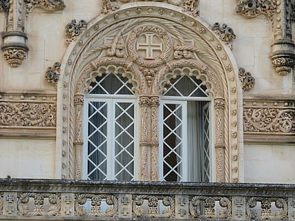 finestra, pilar, creu, palau, castell, arquitectura, històricament, façana, manuelinisch, bussacowald, alleujament, portugal, història, exterior de l'edifici, ornamentat, estructura construïda, edifici, cap gent, el passat, artesania, dia, art i artesania, patró, arc, creativitat, vell, vista d’angle baix, talla - producte artesanal, representació, religió, a l'aire lliure, baix relleu, columna arquitectònica, arquitectura i art, motiu floral, 4K, CC0, domini públic, lliure de regalies
