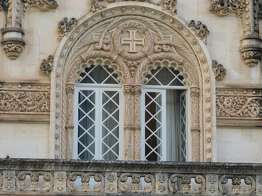 finestra, pilar, creu, palau, castell, arquitectura, històricament, façana, manuelinisch, bussacowald, alleujament, portugal, història, exterior de l'edifici, ornamentat, estructura construïda, edifici, cap gent, el passat, artesania, dia, art i artesania, patró, arc, creativitat, vell, vista d’angle baix, talla - producte artesanal, representació, religió, a l'aire lliure, baix relleu, columna arquitectònica, arquitectura i art, motiu floral, 4K