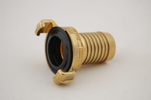 geka, plug, messing, witte achtergrond, studio opname, binnenshuis, enkel object, geen mensen, detailopname, eenvoud, door de mens gemaakt, door de mens gemaakt object, metaal, kopie ruimte, financiën, uitknippen, bedrijf, technologie, focus op de voorgrond, bruin, veiligheid, ambacht, 2K, CC0, publiek domein, royaltyvrij