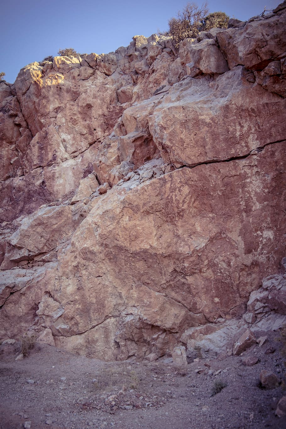roca, muntanya, pedra, marbre, sòl, rock, muntanya, cel, rock - object, geologia, mineria, cap gent, indústria, a l'aire lliure, formació de roca, sòlid, naturalesa, dia, geografia física, aspre, textura, tranquil·litat, escena no urbana, bellesa a la natura, vista d’angle baix, Muntanyes rocoses, escena tranquil·la, formació, clima, clima àrid, erosionat, gres, 5K