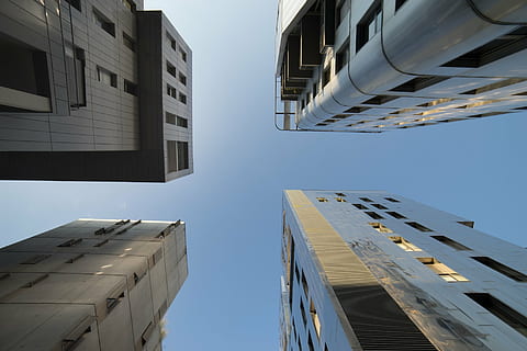 Arsitektur, Desain, lyon, eksterior bangunan, struktur yang dibangun, kota, bangunan, langit, jendela, tampilan sudut rendah, langit cerah, hari, tidak ada orang, alam, eksterior gedung perkantoran, modern, tepat di bawah, panjang tinggi, bisnis, di luar rumah, biru, angkutan, pencakar langit, Apartemen, distrik keuangan, 1080P, CC0, domain publik, bebas royalti
