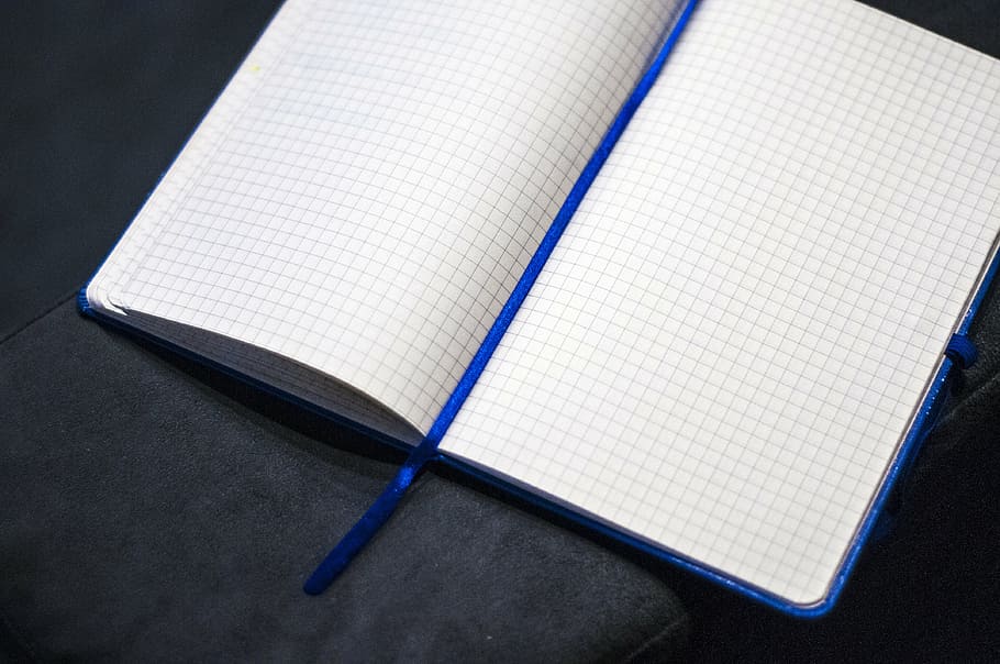 blanc, governat, paper, gris, superfície, negre, gràfic, llibre, quadern, Bloc de notes, negocis, oficina, escriptori, treballar, educació, cap gent, primer pla, en blanc, a l'interior, dia, fons negre, publicació, pàgina, natura morta, vista d’angle alt, obert, bolígraf, Color blanc, tir de l'estudi, aprenentatge, còpia espai, taula, estudiar, 4K