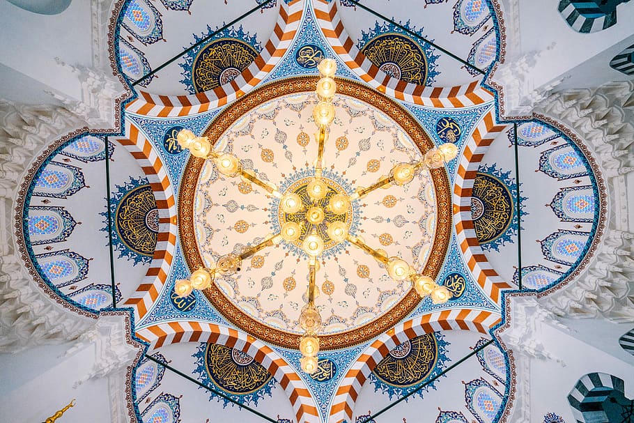 giallo, blu, disegno del soffitto, pittura astratta, interno, modello, simmetria, architettura, ornato, decorativo, soffitto, cupola, alzando lo sguardo, luce, arredamento, minimo, tokyo, camii, moschea, arte e artigianato, creatività, struttura costruita, nessuno, design, in casa, multicolore, forma geometrica, cerchio, forma, murale, decorazione, costruzione, attrezzatura per l'illuminazione, Inquadratura dal basso, religione, direttamente sotto, motivo floreale, architettura e arte, 5K
