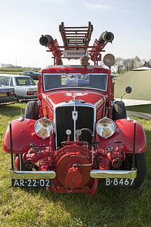 Oldtimer, Auto, Feuerwehrauto, Feuer, rot, alt, Oldtimer Automobil, klassisch, Drehleiter, altmodisch, Retro-Stil, Antiquität, Chrom, draußen, Landfahrzeug, obsolet, Nostalgie, Motor, Gras, Transport, stationär, Tag, Transportmittel, Land, Feld, Natur, Pflanze, Himmel, Kraftfahrzeug, keine Leute, öffentliche Verkehrsmittel, Landwirtschaftliche Geräte, landwirtschaftliche Maschinen, 1080P, CC0, gemeinfrei, lizenzfrei