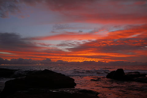 puesta de sol, excelente vista, mar, rock, cielo, roca - objeto, agua, nube - cielo, sólido, belleza en la naturaleza, paisajes - naturaleza, playa, naturaleza, tranquilidad, tierra, escena tranquila, color naranja, formacion de roca, nadie, cielo dramático, al aire libre, horizonte sobre el agua, 2K, CC0, dominio público, libre de derechos