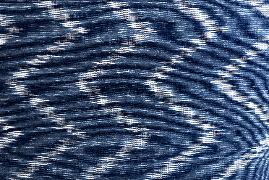 bílý, modrý, textilní chevron, textura, vzor, minimální, geometrický, design, pozadí, celý rám, nikdo, den, slunečního světla, texturou, Příroda, vlny, stín, detail, venku, architektura, stavba, bílá barva, abstraktní, vysoký úhel pohledu, tvořivost, nástěnný prvek, 1080P