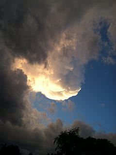 nube, tuono, tempo metereologico, tempesta, previsione, fenomeno meteorologico, cielo, nuvole, luce, nuvola - cielo, Inquadratura dal basso, bellezza nella natura, nessuno, albero, natura, scenics - natura, la tranquillità, scena tranquilla, pianta, silhouette, tramonto, Cloudscape, all'aperto, cielo drammatico, giorno, luce del sole, meteorologia, infausto, 2K, CC0, dominio pubblico, privo di copyright