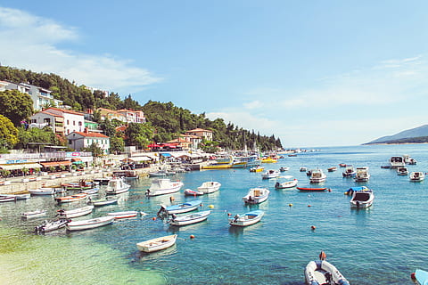 boats, body, water, mountain, nature, landscape, boat, yacht, sea, ocean, trees, house, sand, beach, vacation, travel, clouds, sky, nautical vessel, outdoors, day, vacations, tourist resort, building exterior, transportation, mode of transportation, moored, architecture, beauty in nature, built structure, scenics - nature, cloud - sky, land, waterfront, tree, no people, 4K