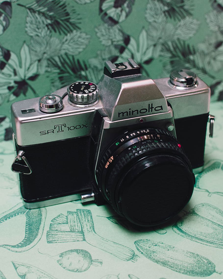 càmera, fotografia, vintage, verd, 35 mm, analògic, equipament, pel·lícula, minolta, plata, srt100x, temes de fotografia, càmera - equip fotogràfic, tecnologia, equip fotogràfic, natura morta, cap gent, estil retro, a l'interior, primer pla, lent - instrument òptic, càmera digital, taula, vista d’angle alt, fotografiar, text, color verd, 4K