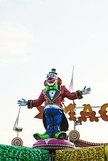 parc d'atraccions, passeig, alt, diversió, parc, festa, a l'aire lliure, vacances, oci, Fira, tema, entreteniment, carnaval, felicitat, recinte firal, jove, velocitat, moviment, gaudeix, joventut, estil de vida, colorit, balanceig, volant, gent, pallasso, cultures, asia, dia, cel, representació, naturalesa, assegut, representació humana, celebració, vista frontal, vista d’angle baix, art i artesania, creativitat, semblança masculina, roba, persones reals, disfressa, còpia espai, 4K, CC0, domini públic, lliure de regalies