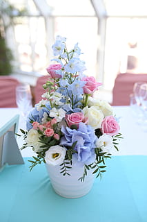selektif, fotografi fokus, biru, putih, bunga petaled, bunga-bunga, dekorasi, hydrangea, tanaman berbunga, bunga, menanam, merangkai bunga, kesegaran, vas, meja, keindahan di alam, alam, buket, kepala bunga, pengaturan, kerentanan, merapatkan, dalam ruangan, tidak ada orang, kerapuhan, fokus pada latar depan, hari, warna merah jambu, seikat bunga, ungu, pot bunga, 5K, CC0, domain publik, bebas royalti
