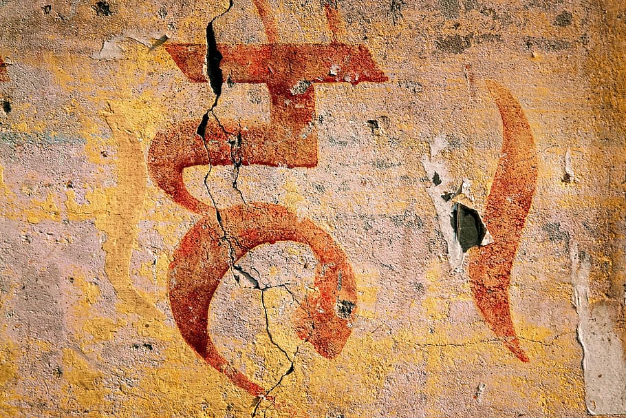 beix, groc, vermell, pintura mural de text, textura, paret, text, devanagari, paraules, textura de la paret, fora, pintat, fet a mà, color, Índia, viatjar, asia, turisme, cultura, tradicional, vell, fons, brut, resistent, funció de construcció de parets, antic, història, cap gent, el passat, arquitectura, primer pla, estructura construïda, dia, animal, a l'aire lliure, civilització antiga, art i artesania, destinacions de viatge, descamació, contacontes, naturalesa, 4K